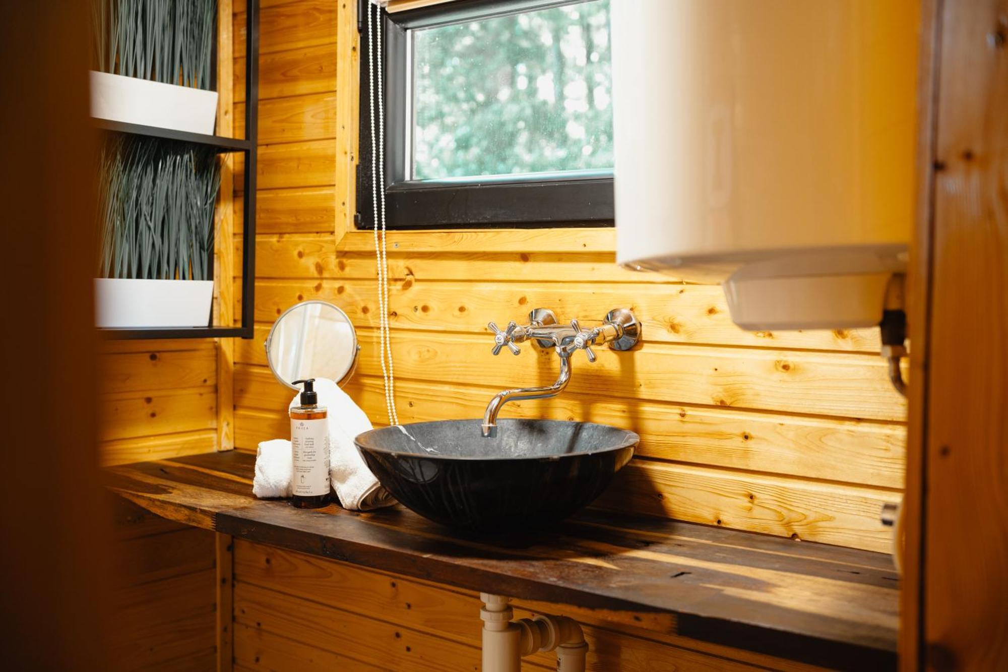 Secret Lake Prag Magic Place Relaxation& Wellness Rehenice 外观 照片